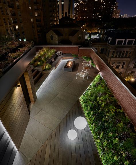 7 Design Lessons To Learn From This Awesome Roof Deck In Chicago Pergola Shade Diy, Green Roof Garden, Roof Decks, Portable Gazebo, Terrasse Design, House Green, Rooftop Terrace Design, Rooftop Design, Rooftop Deck