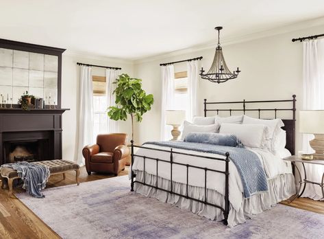 Joanna Gaines Opens the Door to Her Dreamy Family Farmhouse, Master Bedroom | Architectural Digest Stile Joanna Gaines, Joanna Gaines Bedroom, Fixer Upper Bedrooms, Joanna Gaines House, Joanna Gaines Farmhouse, Film Decor, Family Farmhouse, French Country Bedrooms, Sanctuary Bedroom