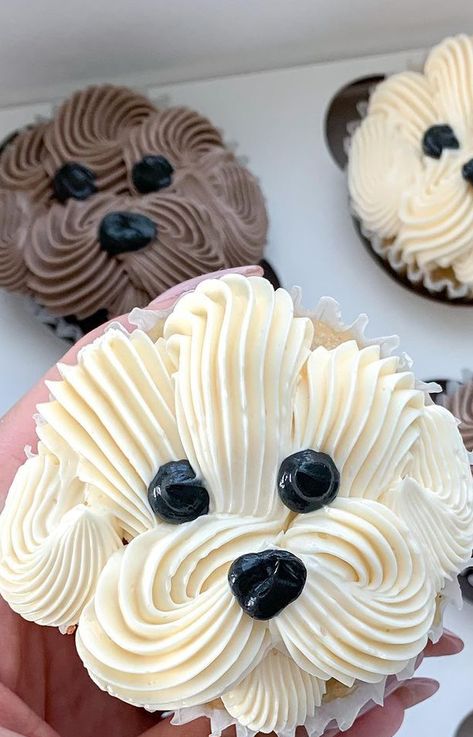 Cupcake Critters, Dog Themed Cake, Hamburger Cupcakes, Puppy Cupcakes, Dog Cupcakes, Dog Faces, Cupcake Cake Designs, Dog Birthday Cake, Baking Recipes Cookies