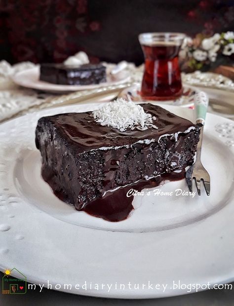 Turkish Chocolate, Chocolate Desserts Cake, Turkish Sweets, Chocolate Slice, Turkish Desserts, Milk Cake, Slices Recipes, Traditional Cakes, Moist Chocolate Cake