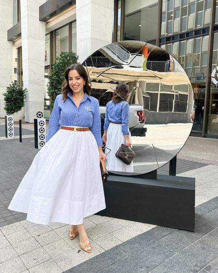 White Shirt Blue Jeans Outfit Women Plus Size, Striped Shirt And Skirt Outfit, Skirt And White Shirt Outfit, Blue And White Skirt Outfit, Button Down Skirt Outfit, Blue And White Striped Shirt Outfit, Blue Tshirt Outfit, Striped Skirt Outfit, Short Sleeve Shirt Outfit