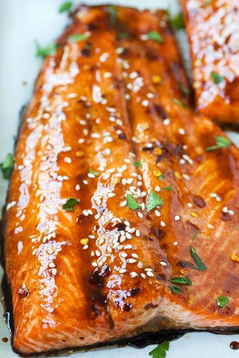 Soy glazed salmon garnished with white sesame and chopped parsley, ready to be eaten. The Best Baked Salmon, Salmon Filet Recipe, Best Baked Salmon, Sockeye Salmon Recipes, Soy Glazed Salmon, Wild Salmon Recipe, Salmon Recipes Oven, Filet Recipes, Oven Salmon