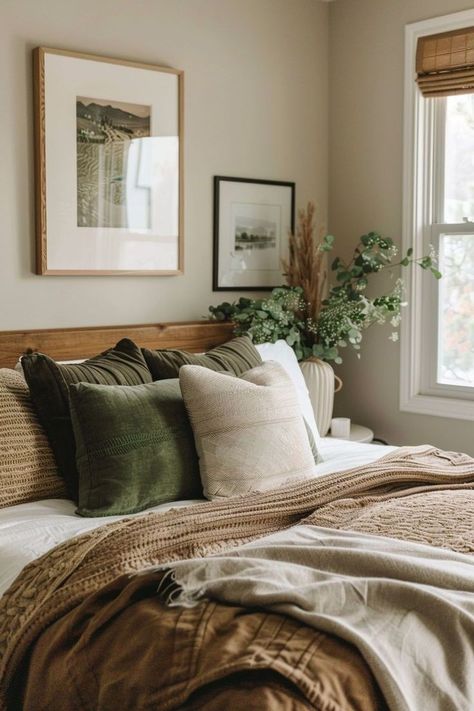 Cozy Bedroom Earthy, Bedroom Inspo Vintage Modern, Earthy Bedding Ideas, Airy Cozy Bedroom, Neutral Earth Tone Bedroom, Earthy Tone Home, Earth Tone Home Decor, Earthy House, Bedding Fall