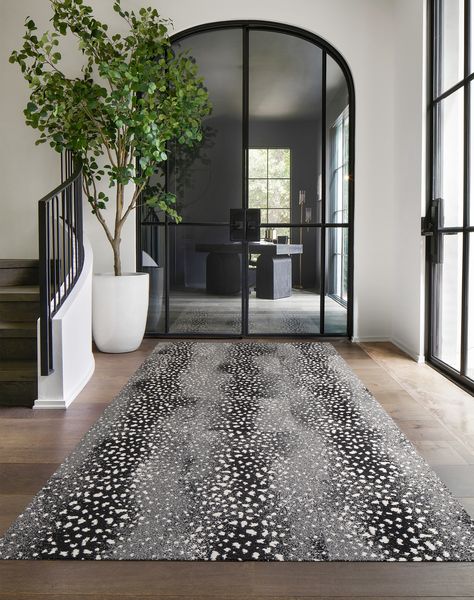 Black And White Rug Dining Room, Rugs For Foyer Entryway, Rugs For Green Walls, Glam Ranch House Decor, Black And White Rugs In Living Room, Black And White Living Room Rug, Black And White Area Rug Living Room, Black Area Rug In Living Room, Black Trim Interior Living Rooms