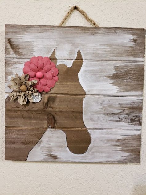 Diy Horse Birthday Decorations, Diy Western Decor Bedroom, Vaquera Room Ideas, Horse Bedroom Ideas For Teens, Diy Horse Decor, Horse Crafts Diy, Western Diy Decor, Western Painting Ideas, Cowgirl Crafts