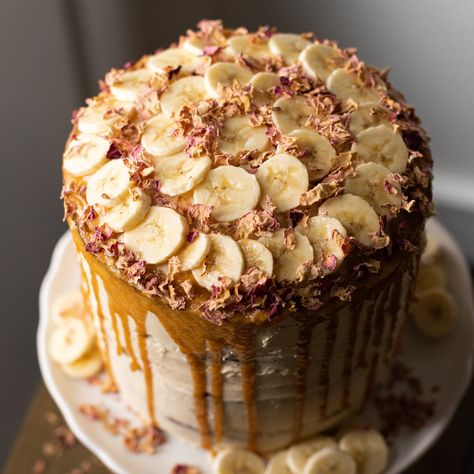 Bananas Foster Bundt Cake, Banana Cake Decoration Ideas, Cake Trifle, Banana Foster Cake, Banana Birthday Cake, Banana Foster Cake Recipe, Bananas Foster Cake, Rustic Dessert, Banana Coffee