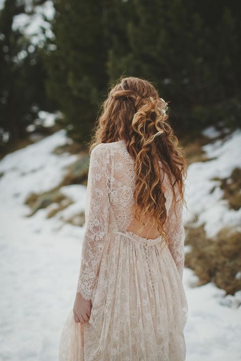 Winter Boho Wedding, Boho Winter Wedding, Winter Wedding Gowns, Boho Wedding Ideas, Boho Ideas, Beautiful Wedding Hair, Spain Wedding, Wedding Braids, Boho Winter