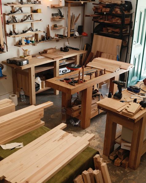 @ateliermateus #marcenaria #woodworking #joinery #finefurniture #furnituredesign #workbench #workshop #lisboa Woodshop Design, Crafting Workshop, Small Woodworking Shop, Jewelry Bench, Studio Workspace, Wooden Workshops, Wood Workshop, Design Studio Workspace, Artist Studios