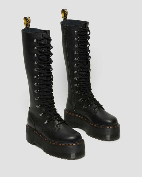 Dr Martens 1b60, Doc Martens Outfit Men, Doc Martens Outfit Summer, How To Style Doc Martens, Outfits Shifting, Max Volume, Styled Outfits, Black Leather Combat Boots, Doc Martens Outfit