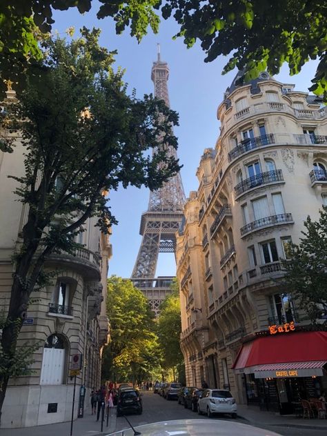 Paris Town Aesthetic, Spring In Paris Aesthetic, Summer Paris Aesthetic, Paris Spring Aesthetic, Paris Aesthetic Summer, Paris Lifestyle Aesthetic, Paris Vibes Aesthetic, Tourist Aesthetic, Paris Aesthetics