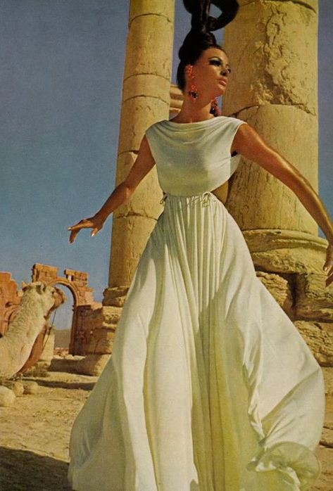 Ancient Greek Dress:thiết kế lấy cảm hứng từ váy Hi Lạp cổ xưa. Greek Inspired Fashion, Ancient Greek Dress, Greek Dress, Greece Aesthetic, Goddess Dress, Greek Fashion, 1960s Fashion, Aesthetic Outfit, 60s Fashion