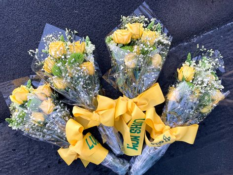 Senior Flowers Bouquets, Flowers For Senior Night Cheer, Softball Flower Arrangements, Senior Night Flowers Bouquets Cheer, Flowers For Senior Night Soccer, Senior Night Flowers For Mom, Senior Night Bouquet Ideas, Senior Night Flowers, Senior Night Flowers Bouquets