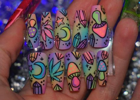 Plant Nail Ideas, Lsd Nails Short, Electric Forest Nails, Trippy Mushroom Nails, Alien Nails Design, Trippy Nail Designs, Alien Nail Art, Lsd Nails, Trippy Nail Art