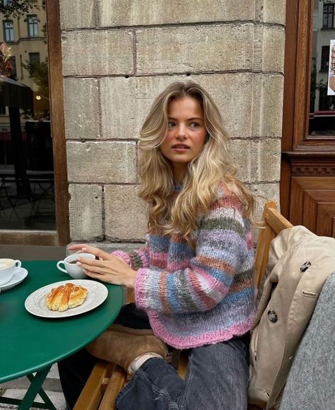 Cozy Sweater Outfits, Cozy Sweaters Outfits, Cute Oversized Sweaters, Oversized Striped Sweater, Coffee Instagram, Wool Turtleneck Sweater, French Braid Hairstyles, Autumn Fits, Scandinavian Fashion