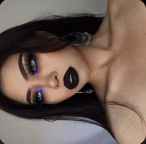 Lila Make-up, Rosa Make-up, Christmas Makeup Ideas, Halloween Make-up Looks, Make Up Designs, Kendall Jenner Makeup, Dark Makeup Looks, Makeup Christmas, Yellow Makeup