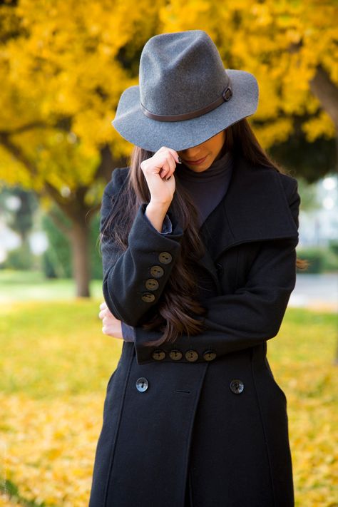 Grey Hat Outfit, Winter Hat Outfit, Fall Hat Outfits, Perfect Gentleman, Hat Outfits, Engagement Photo Outfits Fall, Fall Hat, Gray Hat, Hat Outfit