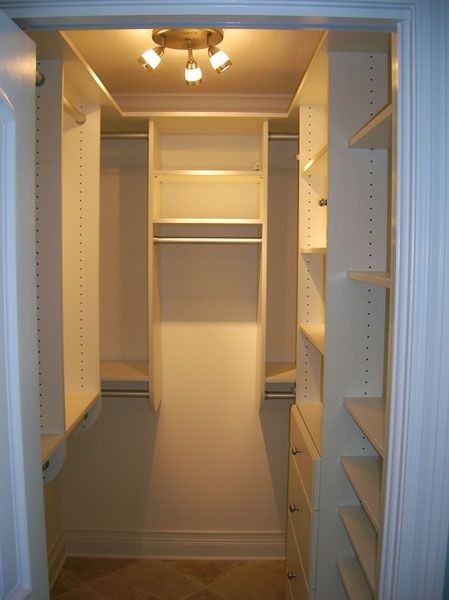 Small built-in u-shaped closet U Shaped Closet, Ikea Closet Design, Walk In Closet Organization, Walk In Closet Small, Master Closet Design, Ikea Closet, Closet Layout, Apartment Bedroom Decor, Elegant Curtains