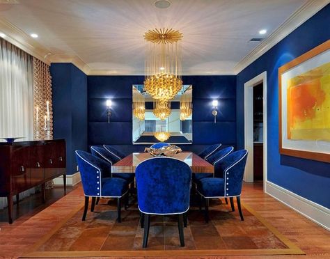 Stunning dining room in royal blue with glittering gold lighting Dining Rooms, Blue Dining Room, Blue Chairs, Statement Chandelier, Dining Room Blue, Statement Chandeliers, Furniture Layout, Large Windows, Unique Charms