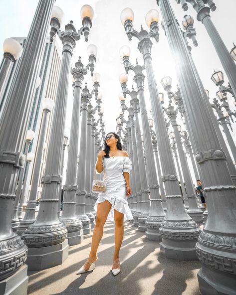 LOS ANGELES, CALIFORNIA • MARIANNYC Lacma Photoshoot Ideas, La Picture Ideas Los Angeles, Los Angeles Poses, Los Angeles Picture Ideas, La Picture Ideas, Los Angeles Instagram Pictures, Los Angeles Photo Ideas, Los Angeles Aesthetic Outfit, Los Angeles Outfits