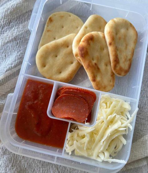 Copycat Pizza Lunchable, Pizza Lunchable Diy, Homemade Pizza Lunchable, Homemade Lunchables Pizza, Diy Pizza Lunchables, Pizza Lunchable, Pizza Hacks, Mini Chocolate Chip Muffins, Kid Lunches