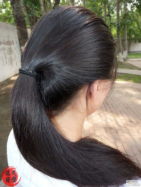 It makes you feel that beauty... Hiba Nawab, Big Bun Hair, Long Indian Hair, Long Hair Ponytail, Long Silky Hair, Long Hair Pictures, Hair Ponytail Styles, Super Long Hair, Front Windows