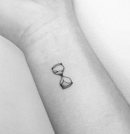 Hourglass Simple Tattoo, Hour Glass Tattoo Minimalist, Hourglass Small Tattoo, Minimal Hourglass Tattoo, Small Hour Glass Tattoo, Minimalist Hourglass Tattoo, Hourglass Tattoo Simple, Simple Hourglass Tattoo, Small Hourglass Tattoo