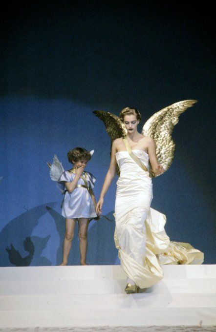 Thierry Mugler 80s, Manfred Thierry Mugler, Mugler 90s, Mugler Angel, Religious Photography, 1980's Fashion, 80s And 90s Fashion, Fairy Girl, Thierry Mugler