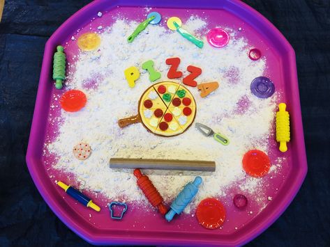 Pizza Playdough, Small Playground, Tuff Tray Ideas Toddlers, Pizza Station, Community Helpers Activities, Sensory Tray, Healthy Plate, Eyfs Activities, Water Tray