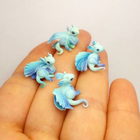 little baby polymer clay dragons Polymer Clay Dragons, Polymer Clay Kunst, Fimo Kawaii, Clay Dragons, Polymer Clay Dragon, Polymer Clay Figures, Clay Dragon, Polymer Clay Sculptures, Polymer Clay Diy