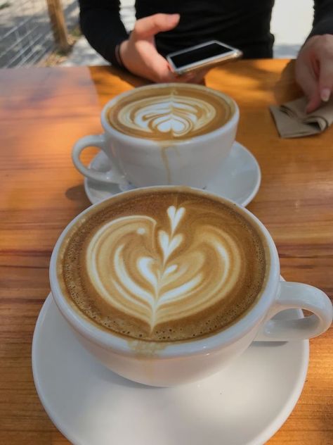 Latte Art, Coffee Obsession, Coffee Photography, Aesthetic Coffee, Snap Food, Coffee Latte, Food Snapchat, Coffee Cafe, Coffee Love