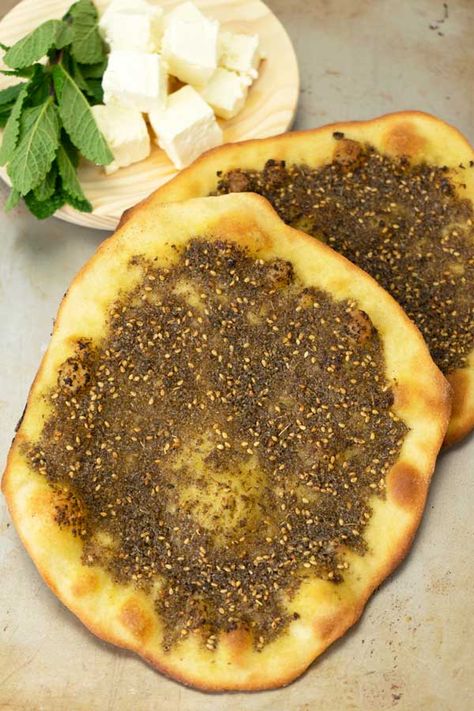 Zaatar Recipe Breads, Syrian Flatbread Recipe, Zatar Bread Recipe, Lebanese Bread Ideas, Lebanese Flat Bread Recipe, Recipes Using Zaatar, Manousheh Recipe, Lebanese Bread Recipe, Manoushe Zaatar