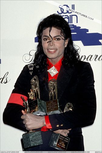 soul-train-awards-michael-jackson | mirna_moh00 | Flickr Michael Jackson Awards, Train Music, Soul Train Awards, Hee Man, Michael Jackson Wallpaper, Sammy Davis Jr, Michael Jackson Smile, Joseph Jackson, Soul Train