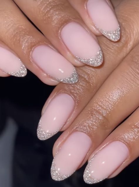 Light Pink And Silver Nails, Sparkly Acrylic Nails, Engagement Nails, Acrylic Nails Nude, Glitter Gel Nails, Round Nails, Bride Nails, Sparkly Nails, Nails 2024