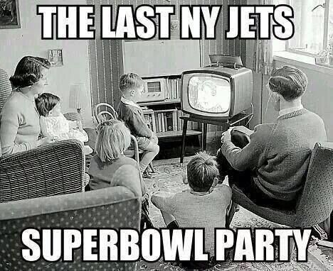 Last NY Jets Super Bowl Party! Nam June Paik, John Howe, Tv Watching, Television Set, Foto Vintage, Vintage Tv, Vintage Life, Sports Humor, Watching Tv