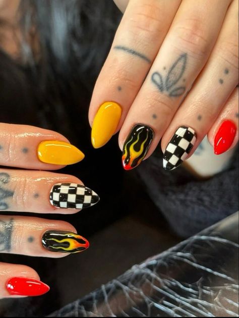 Short Oval Nails, Yellow Nails Design, Punk Nails, Nail Art Set, Hair Skin Nails, Oval Nails, Yellow Nails, Funky Nails, Dope Nails