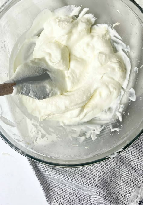 Whip Cream Recipe Without Heavy Cream, Whipped Cream Without Heavy Cream, Easy Whipped Cream Recipe, Whipped Icing Recipes, Whipped Topping Recipe, Homemade Heavy Cream, Easy Whipped Cream, Diy Whipped Cream, Wipped Cream