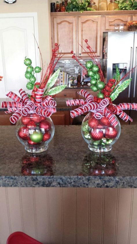 Diy Christmas Decor Ideas, Whoville Christmas, Grinch Christmas Decorations, Diy Christmas Decor, Christmas Apartment, Traditional Christmas Tree, Indoor Christmas Decorations, Indoor Christmas, Grinch Christmas