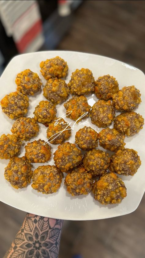 High Protein Sausage Balls — Baylie Mindset Mentor Kodiak Cake Sausage Balls, High Protein Sausage Balls, Protein Sausage Balls, Kodiak Sausage Balls, Protein Breakfast Balls, Volume Recipes, Fairlife Milk, Healthy Protein Breakfast, Breakfast Balls