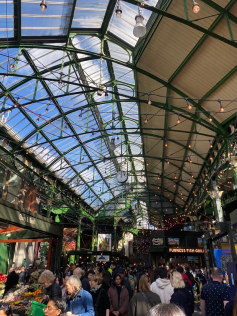 Food Market London, London Market Aesthetic, London Borough Market, Summer In London Aesthetic, Markets Aesthetic, London Markets, London Ideas, Borough Market London, London Activities