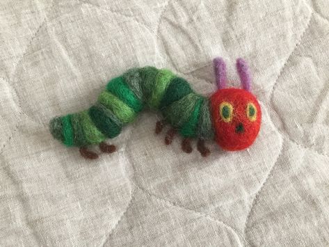 NEEDLE FELT VERY HUNGRY CATERPILLAR Needle Felting Diy, Homemade Dolls, Felt Gifts, Felt Mouse, Needle Felting Projects, Felt Brooch, Very Hungry Caterpillar, Very Hungry, Hungry Caterpillar