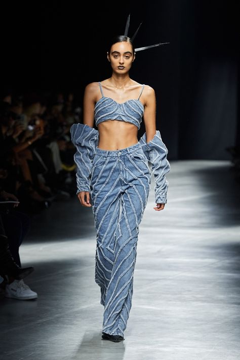 Denim Fashion Runway, Runway Fashion Couture, Spring Denim, Fashion Forecasting, Denim Ideas, Fashion Illustration Dresses, Spring Summer 2023, Creation Couture, Denim Trends