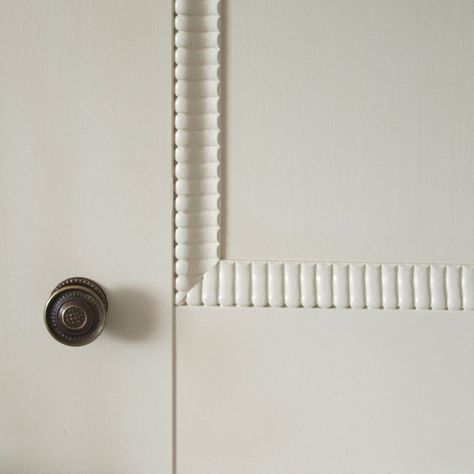 Check out these fantastic shaker door trim ideas using our standard strip mouldings from our DecWOOD Mouldings stock range. Classic Walk In Closet, Shaker Door Trim, Door Trim Ideas, Reeded Door, Wall Panel Molding, Cabinet Trim, Millwork Details, Trim Ideas, Joinery Details