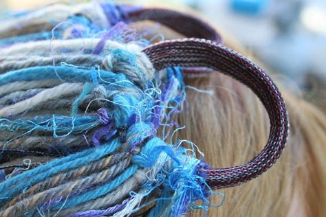 Dreads Diy, Yarn Dreads, Dread Falls, Yarn Wig, Hair Yarn, Hair Falls, Yarn Ideas, Diy Yarn, Synthetic Dreads