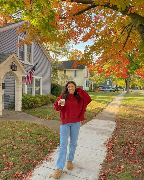 biggest lover of fall you’ll ever meet 🍁 - - Pinterest girl, Pinterest aesthetic, outfit inspo, vsco girl, coconut girl ,fall outfits, fall fashion inspo, fall aesthetic, outfit ideas, fall fashion, cozy fall, sweater weather #coastalstyle #pinterestaesthetic #pinterestoutfit #oufitinspo #casualoutfit #coconutgirl #falloutfits #fallaesthetic #fallstyle Simple Thanksgiving Outfits, Girl Fall Outfits, Cozy Fall Sweater, Fall Aesthetic Outfit, Simple Thanksgiving, Outfit Ideas Fall, Blue Mom Jeans, Mom Jeans Outfit, Thanksgiving Outfits