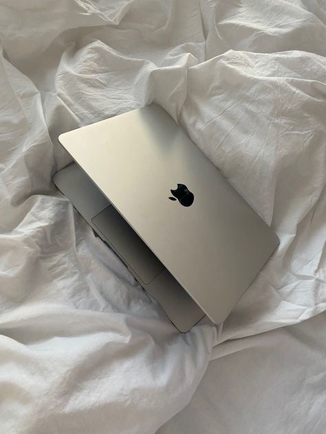 Macbook Aesthetic, Apple Notebook, Apple Macbook Air, Macbook Air 13, Apple Macbook, Macbook Air, Macbook Pro, Macbook, Ram