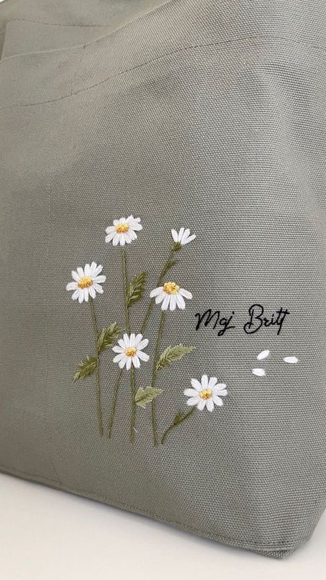 Daisy Embroidery Pattern, Daisy Flower Embroidery, Embroidery Heart Pattern, Diy Clothes Tutorial, Wallet Sewing Pattern, Daisy Embroidery, Embroidery Stitches Beginner, Craft Fashion, Flowers Daisy