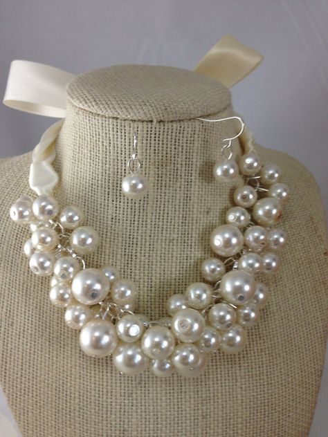 special 24 Ivory pearl chunky necklace  bridesmaid Chunky Pearl Necklace, Earring Pearl, Chunky Pearls, Diamond Earrings Studs Round, Pearl Statement Necklace, Beaded Jewlery, Trending Necklaces, Electroformed Jewelry, White Pearl Necklace