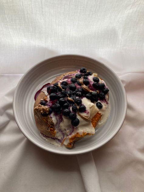 Sweet Potato Yogurt Bowl, Blueberry Yogurt Bowl, Sweet Potato Yogurt, Potato Microwave, Recipe Sweet Potato, Stuffed Sweet Potato, Yogurt Banana, Blueberry Yogurt, Butter Cinnamon