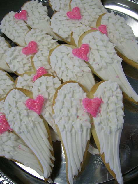 Angel Wing Cookies, Cute Baking, Pretty Dessert, Angel Cake, Kawaii Food, Cute Desserts, Pink Hearts, Pretty Cakes, Decorated Cookies