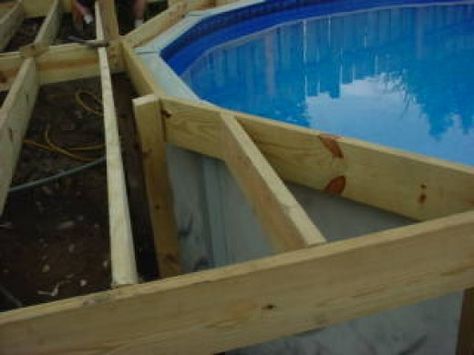 Photo J Landscape Ideas Diy, Above Ground Pool Landscape Ideas, Above Ground Pool Landscape, Piscina Pallet, Pool Landscape Ideas, Above Ground Pool Deck, Pool Deck Plans, Living Pool, Laying Decking